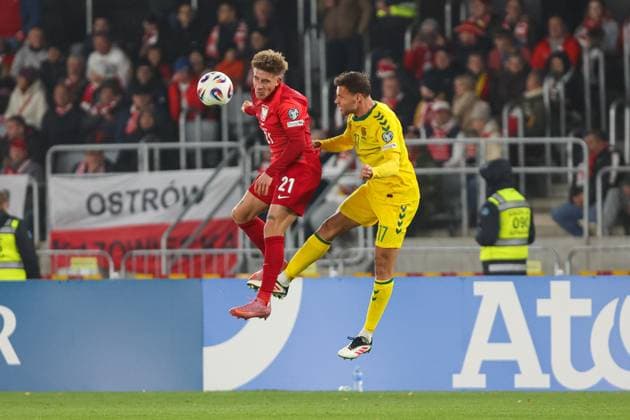12.10.2025 Kowno. Pilka nozna. Eliminacje Mistrzostw Swiata 2026 mecz : Litwa - Polska --- Football. FIFA World Cup, WM, Weltmeisterschaft, Fussball eliminations match : Lithuania - Poland Nz Michal Skoras Pijus Sirvys Fot. Igor Jakubowski Arena Akcji NEWSPIX.PL --- newspix.pl POLAND OUT! 