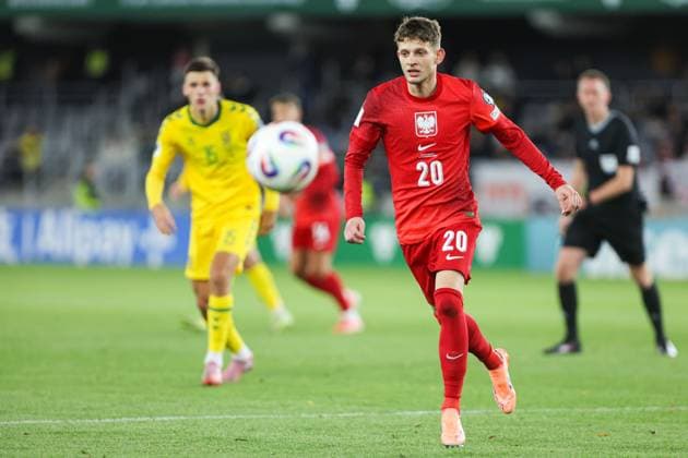 12.10.2025 Kowno. Pilka nozna. Eliminacje Mistrzostw Swiata 2026 mecz : Litwa - Polska --- Football. FIFA World Cup, WM, Weltmeisterschaft, Fussball eliminations match : Lithuania - Poland Nz Sebastian Szymanski Fot. Igor Jakubowski Arena Akcji NEWSPIX.PL --- newspix.pl POLAND OUT! 