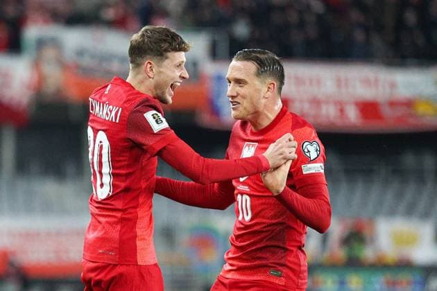 12.10.2025 Kowno. Pilka nozna. Eliminacje Mistrzostw Swiata 2026 mecz : Litwa - Polska --- Football. FIFA World Cup, WM, Weltmeisterschaft, Fussball eliminations match : Lithuania - Poland Nz Sebastian Szymanski Piotr Zielinski raodsc gol bramkla Fot. Igor Jakubowski Arena Akcji NEWSPIX.PL --- newspix.pl POLAND OUT! 