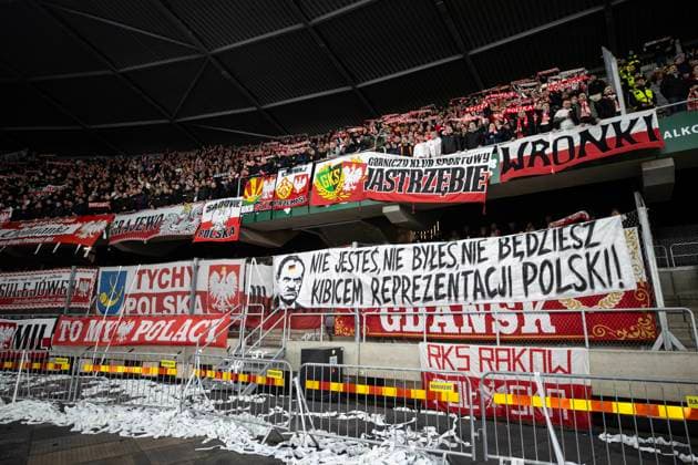 KOWNO 12.10.2025 MECZ 6. KOLEJKA GRUPA G ELIMINACJE DO MISTRZOSTW SWIATA 2026: LITWA - POLSKA --- FIFA World Cup, WM, Weltmeisterschaft, Fussball 2026 QUALIFYING ROUND GROUP G MATCH IN KAUNAS: LITHUANIA - POLAND KIBICE POLSKI TRANSPARENT DONALD TUSK FOT. PIOTR KUCZA FOTOPYK NEWSPIX.PL --- newspix.pl POLAND OUT! 