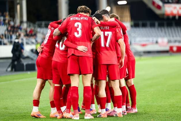12th October 2025; Dariaus ir Gir& x117;no stadionas, Kaunas, Lithuania; FIFA World Cup, WM, Weltmeisterschaft, Fussball Qualifying Group G International Football, Lithuania versus Poland; Team Poland celebration as Szyma& x144;ski scores directly from a corner kick for 0-1 in minute 15  FotoxOlimpik
