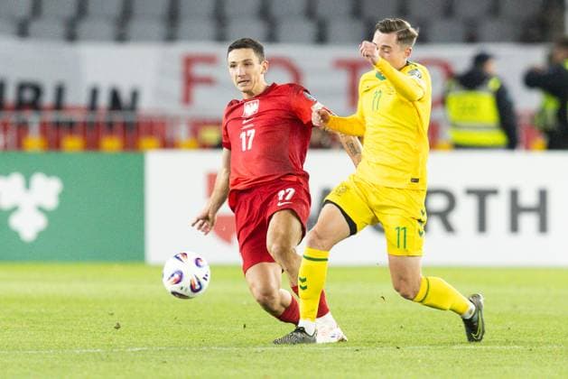 12th October 2025; Dariaus ir Gir& x117;no stadionas, Kaunas, Lithuania; FIFA World Cup, WM, Weltmeisterschaft, Fussball Qualifying Group G International Football, Lithuania versus Poland; Bartosz Slisz (POL) pressured by Gratas Sirgedas (LTU)  FotoxOlimpik