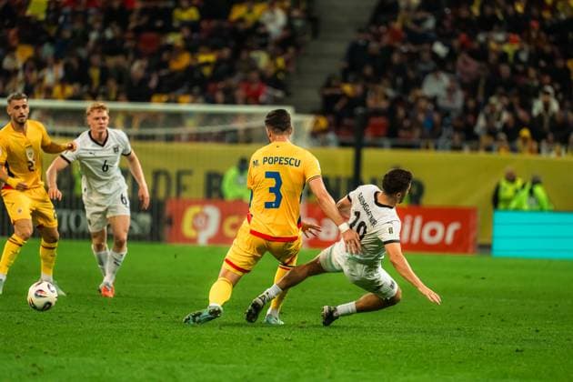 Romania v Austria - European Qualifiers Group H - FIFA World Cup, WM, Weltmeisterschaft, Fussball 2026 BUCHAREST, ROMANIA, OCTOBER 12, 2025 - Romania v Austria - European Qualifiers Group H - FIFA World Cup 2026, Mihai Popescu and Christoph Baumgartner during the match. Copyright: xVLADxBEREHOLSCHIx