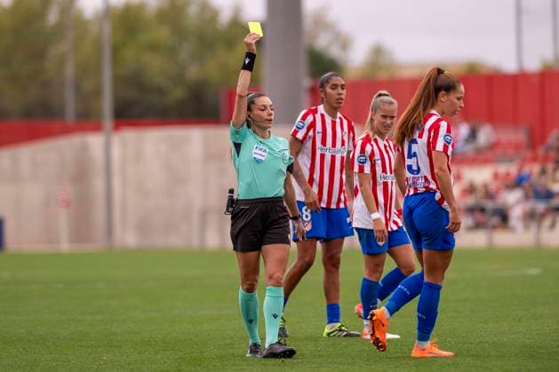 October 12, 2025, Alcala De Henares, Madrid, Spain: REFEREE MARIA EUGENIA GIL SORIANO during the match belonging to La LigaF season 25 26 soccer Ã¢â‚¬oe ATLETICO DE MADRID FEM - FC Barcelona, Barca Ã¢â‚¬Â held on october 12, 2025, at the Centro deportivo Alcala de Henares, Madrid, Spain. Alcala De Henares Spain - ZUMAc312 20251012_zsp_c312_258 Copyright: xOscarxManuelxSanchezx