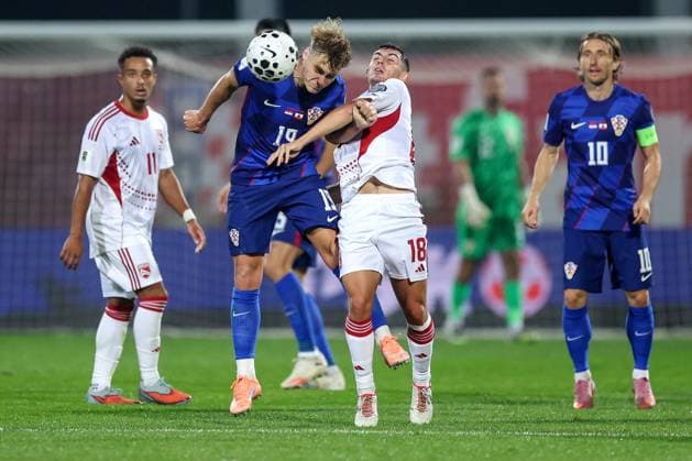 Croatia v Gibraltar - FIFA World Cup, WM, Weltmeisterschaft, Fussball 2026 Qualifier VARAZDIN, CROATIA - OCTOBER 12: Toni Fruk of Croatia and Kyle Clinton of Gibraltar battles for the ball during the FIFA World Cup 2026 qualifier match between Croatia and Gibraltar at Football Stadium Varteks on October 12, 2025 in Varazdin, Croatia.  MatijaxHabljak PIXSELL
