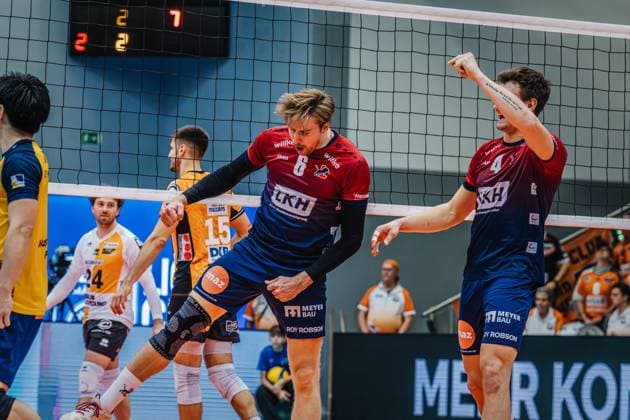 Volleyball mens season 2025 2026 Final League Cup 2025 SVG Lüneburg vs Berlin Recycling Volleys 12 10 2025 Jackson Howe 6 SVG Lüneburg celebrates with Christopher Byam 4 SVG Lüneburg