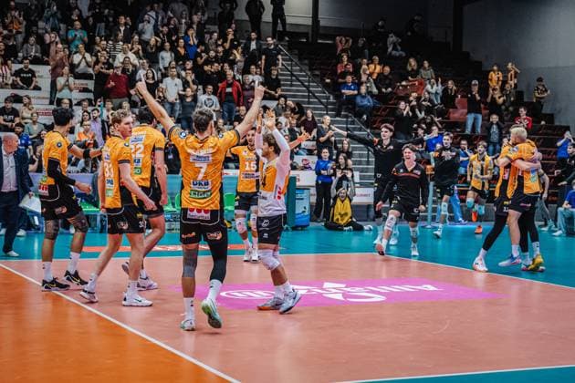 Volleyball mens season 2025 2026 Final League Cup 2025 SVG Lüneburg vs Berlin Recycling Volleys 12 10 2025 The BR Volleys team celebrates after winning the League Cup