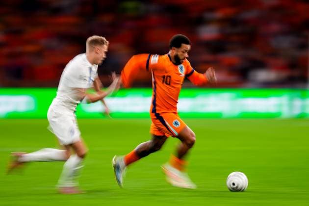 AMSTERDAM, NETHERLANDS - OCTOBER 12: Memphis Depay of Netherlands dribbles with the ball during the FIFA World Cup, WM, Weltmeisterschaft, Fussball 2026 qualifier match between Netherlands and Finland at Johan Cruijff Arena on October 12, 2025 in Amsterdam, Netherlands. (Photo by Rene Nijhuis) SPO  Copyright: xRenexNijhuis