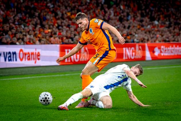 Netherlands defender Micky van de Ven, Finland forwarder Oliver Antman during the match Netherlands vs Finland at the Johan Cruijff ArenA for the European Qualifiers Group G season 2025-2026 in AMSTERDAM, Netherlands on 12 oktober 2025, (photo by Marcel van Dorst EYE4images DeFodi Images) Netherlands defender Micky van de Ven, Finland forwarder Oliver Antman during the match Netherlands vs Finland at the Johan Cruijff ArenA for the European Qualifiers Group G season 2025 2026 in AMSTERDAM, Netherlands on 12 oktober 2025, photo by Marcel van Dorst EYE4images DeFodi Images