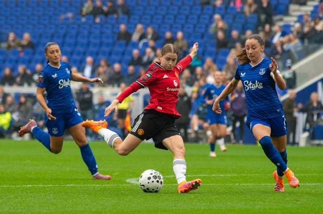 Hill Dickinson Stadium, Liverpool, England, Sunday 12th October 2025 Jess Park (8 Manchester United, ManU shoots towards goal. Everton v Manchester United, Womens Super League, Hill Dickinson Stadium, Liverpool, England, 12th October 2025. (Sean Walsh SPP) Copyright: xSeanxWalshx xSPPx Sportspressphoto_SPR41836