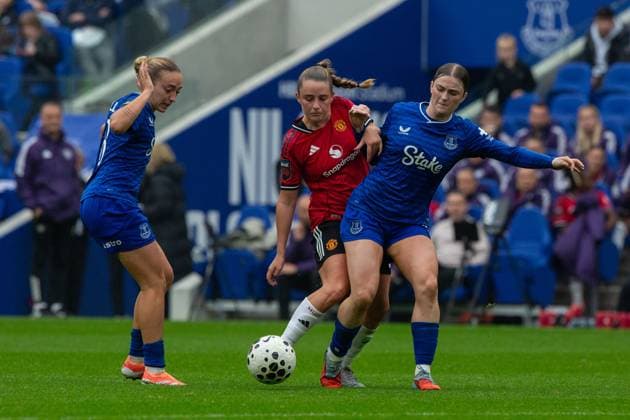 Hill Dickinson Stadium, Liverpool, England, Sunday 12th October 2025 Ruby Mace (30 Everton) tackles Ella Toone (7 Manchester United, ManU . Everton v Manchester United, Womens Super League, Hill Dickinson Stadium, Liverpool, England, 12th October 2025. (Sean Walsh SPP) Copyright: xSeanxWalshx xSPPx spp-en-SeWa-2O8A2659