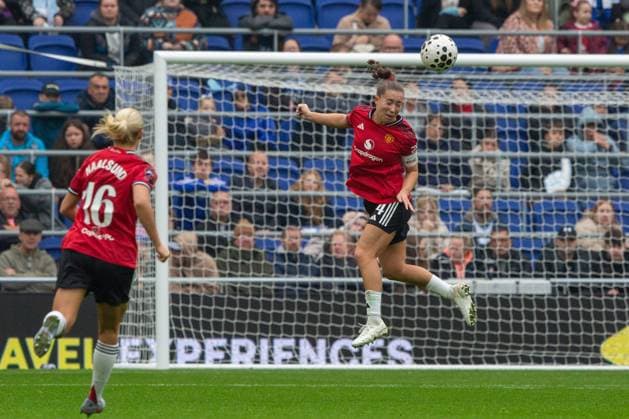 Hill Dickinson Stadium, Liverpool, England, Sunday 12th October 2025 Maya Le Tissier (4 Manchester United, ManU heads the ball away. Everton v Manchester United, Womens Super League, Hill Dickinson Stadium, Liverpool, England, 12th October 2025. (Sean Walsh SPP) Copyright: xSeanxWalshx xSPPx spp-en-SeWa-2O8A2614