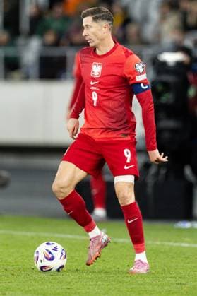 12th October 2025; Dariaus ir Gir& x117;no stadionas, Kaunas, Lithuania; FIFA World Cup, WM, Weltmeisterschaft, Fussball Qualifying Group G International Football, Lithuania versus Poland; Robert Lewandowski (POL) on the ball  FotoxOlimpik