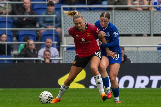 Hill Dickinson Stadium, Liverpool, England, Sunday 12th October 2025 Fridolina Rolfo (12 Manchester United, ManU holds off the challenge of Ruby Mace (30 Everton). Everton v Manchester United, Womens Super League, Hill Dickinson Stadium, Liverpool, England, 12th October 2025. (Sean Walsh SPP) Copyright: xSeanxWalshx xSPPx Sportspressphoto_SPR41914