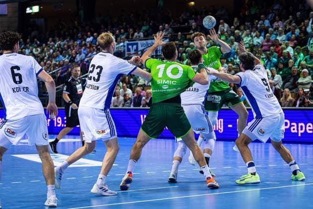 12 10 2025, xovx, Handball Daikin Handball Bundesliga, HSG Wetzlar HSV Hamburg v l Elias Kofler HSV Hamburg , Einar Olafsson HSV Hamburg , Josip Simic HSG Wetzlar , Andreas Magaard HSV Hamburg , Niklas Theiß HSG Wetzlar , Jacob Arenth Lassen HSV Hamburg Wetzlar Buderus Arena Hessen Germany EN