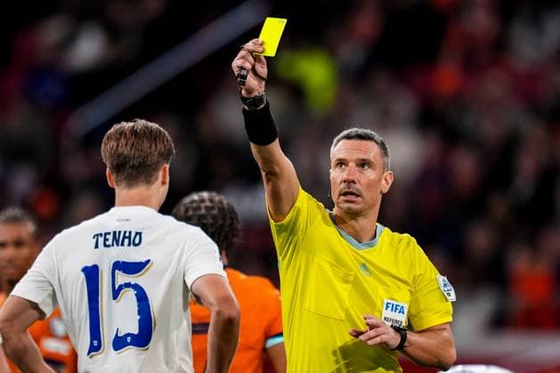 AMSTERDAM, NETHERLANDS - OCTOBER 12: referee Slavko Vincic shows a yellow card during the FIFA World Cup, WM, Weltmeisterschaft, Fussball 2026 qualifier match between Netherlands and Finland at Johan Cruijff Arena on October 12, 2025 in Amsterdam, Netherlands. (Photo by Rene Nijhuis) SPO  Copyright: xRenexNijhuis