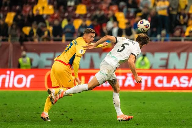 Romania v Austria - European Qualifiers Group H - FIFA World Cup, WM, Weltmeisterschaft, Fussball 2026 BUCHAREST, ROMANIA, OCTOBER 12, 2025 - Romania v Austria - European Qualifiers Group H - FIFA World Cup 2026, Louis Munteanu and Stefan Posch during the match. Copyright: xVLADxBEREHOLSCHIx