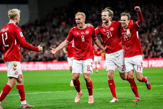 Denmark vs Greece 12 10 2025 14 DEN Mikkel Damsgaard scores and cheers 21 DEN Morten Hjulmand, 8 DEN Gustav Isaksen UEFA World Cup Qualifier Denmark vs Greece 12 10 2025 Kobenhavn, Denmark 12 October, 2025 UK UEFA European Qualifier World Cup Denmark vs Greece, Parken, Copenhagen, Denmark Kobenhavn Parken Denmark Copyright: xMichaelxBarrettxBoesenx