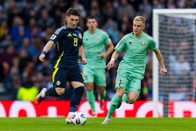 Scotland v Belarus 2026 FIFA World Cup, WM, Weltmeisterschaft, Fussball Qualifier 12 10 2025. Group C Billy Gilmour (8 - Scotland) under pressure from Yevgeny Malashevich (7 - Belarus) during the 2026 FIFA World Cup Qualifier match between Scotland and Belarus at Hampden Park, Glasgow, United Kingdom on 12 October 2025. Editorial use only , Copyright: xRaymondxDaviesx PSI-23024-0077