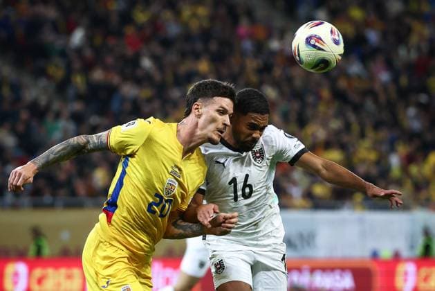 SOCCER - FIFA WC quali, ROU vs AUT BUCHAREST,ROMANIA,12.OCT.25 - SOCCER - FIFA World Cup, WM, Weltmeisterschaft, Fussball 2026, European Qualifiers, group stage, OEFB international match, Länderspiel, Nationalmannschaft Romania vs Austria. Image shows Dennis Man (ROU) and Phillipp Mwene (AUT). GEPAxpictures xArminxRauthner