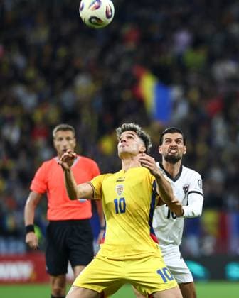 SOCCER - FIFA WC quali, ROU vs AUT BUCHAREST,ROMANIA,12.OCT.25 - SOCCER - FIFA World Cup, WM, Weltmeisterschaft, Fussball 2026, European Qualifiers, group stage, OEFB international match, Länderspiel, Nationalmannschaft Romania vs Austria. Image shows Ianis Hagi (ROU) and Florian Grillitsch (AUT). GEPAxpictures xArminxRauthner