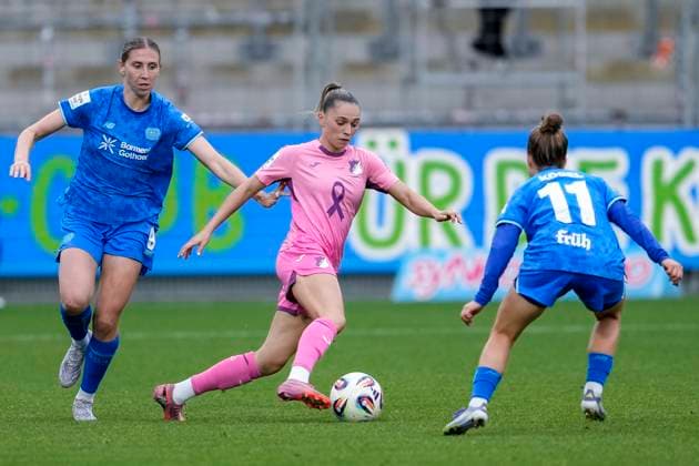 v li Caroline Kehrer B04, 9 , Jill Janssens TSG, 9 , Kristin Kögel B04, 11 , duel, duel scene, duel, tackle, tackling, dynamics, action, action, 12 10 2025, Sinsheim Hoffenheim Germany , Football, Google Pixel Women Bundesliga, TSG 1899 Hoffenheim Bayer 04 Leverkusen, DFB DFL REGULATIONS PROHIBIT ANY USE OF PHOTOGRAPHS AS IMAGE SEQUENCES AND OR QUASI VIDEO xozx