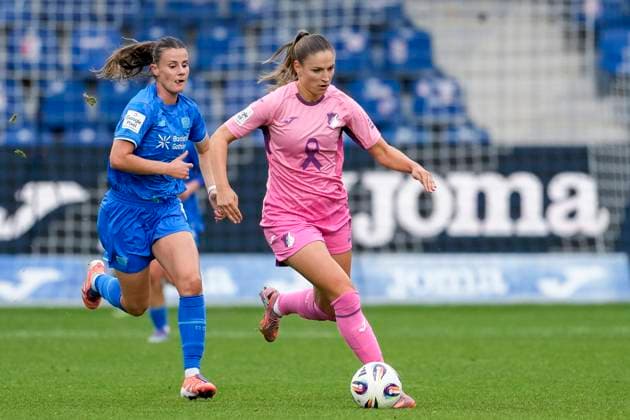 v li Katharina Piljic B04, 6 , Melissa Kössler TSG, 25 , Action, Action, Game scene, 12 10 2025, Sinsheim Hoffenheim Germany , Soccer, Google Pixel Women Bundesliga, TSG 1899 Hoffenheim Bayer 04 Leverkusen, DFB DFL REGULATIONS PROHIBIT ANY USE OF PHOTOGRAPHS AS IMAGE SEQUENCES AND OR QUASI VIDEO xozx