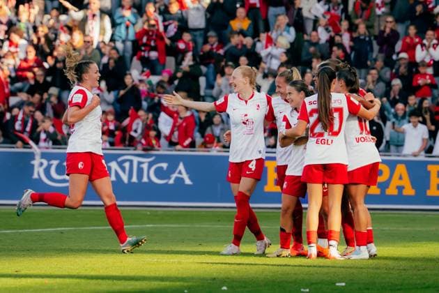 12 10 25, Women, Football, Google Pixel Womens Bundesliga, Season 2025 2026, SC Freiburg Eintracht Frankfurt, Matchday 6 Selina Vobian 10 SC Freiburg celebrating penalty kick goal for 3 2 Freiburg Dreisamstadion BW Germany