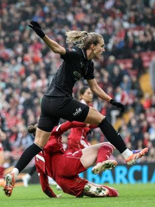 Vivianne Miedema (10 Manchester City) takes a shot during the Barclays Womens Super League fixture between Liverpool and Manchester City at Anfield in Liverpool, England Copyright: xNataliexMincher SPPx Sportspressphoto_SPR41944