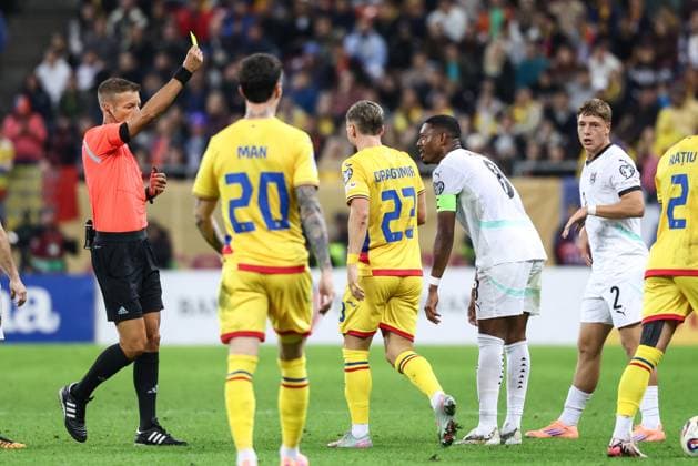 SOCCER - FIFA WC quali, ROU vs AUT BUCHAREST,ROMANIA,12.OCT.25 - SOCCER - FIFA World Cup, WM, Weltmeisterschaft, Fussball 2026, European Qualifiers, group stage, OEFB international match, Länderspiel, Nationalmannschaft Romania vs Austria. Image shows referee Davide Massa (ITA) and David Alaba (AUT). Keywords: yellow card. GEPAxpictures xArminxRauthner