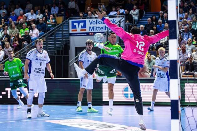 12 10 2025, xovx, Handball Daikin Handball Bundesliga, HSG Wetzlar HSV Hamburg v l Filip Vistorop HSG Wetzlar , Andreas Magaard HSV Hamburg , Jacob Arenth Lassen HSV Hamburg , Ahmet Nafea HSG Wetzlar , Mohamed Essam Moustafa El Tayar HSV Hamburg , Frederik Bo Andersen HSV Hamburg Wetzlar Buderus Arena Hessen Germany EN