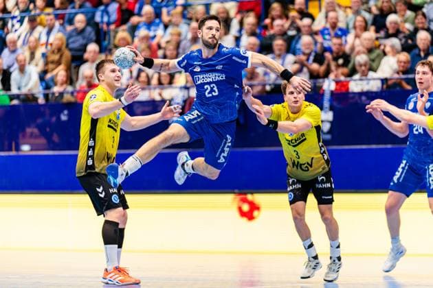 v l Gianfranco Pribetic TVB Stuttgart, 09 , Tim Suton TBV Lemgo Lippe, 23 , Max Haefner TVB Stuttgart, 03 GER, TBV Lemgo Lippe vs TVB Stuttgart, Handball, 1 Bundesliga, Matchday 8, Season 2025 2026, 12 10 2025 GER, TBV Lemgo Lippe vs TVB Stuttgart, Handball, 1 Bundesliga, Matchday 8, Season 2025 2026, 12 10 2025 Lemgo Copyright: xEibner-Pressefoto JanxRollingerx EP_JSK