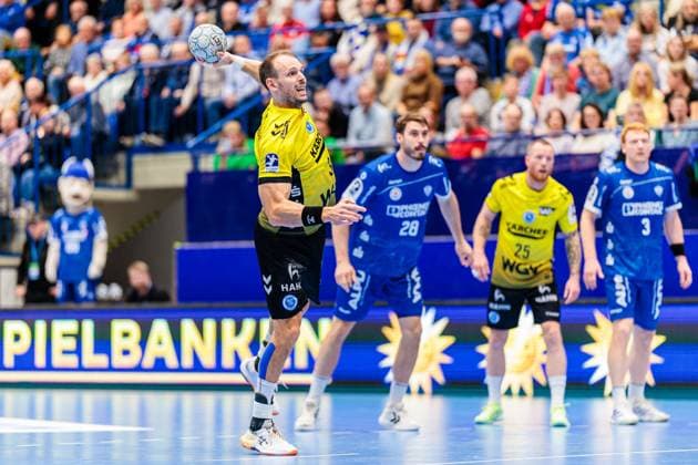 Kai Haefner TVB Stuttgart, 34 on seven-meter 7-meter throw GER, TBV Lemgo Lippe vs TVB Stuttgart, Handball, 1 Bundesliga, Matchday 8, Season 2025 2026, 12 10 2025 GER, TBV Lemgo Lippe vs TVB Stuttgart, Handball, 1 Bundesliga, Matchday 8, Season 2025 2026, 12 10 2025 Lemgo Copyright: xEibner-Pressefoto JanxRollingerx EP_JSK