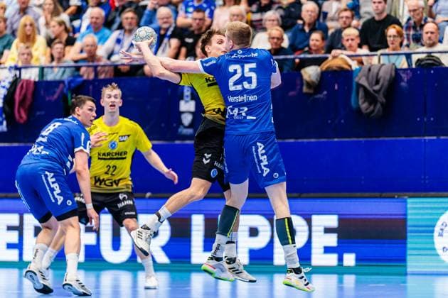 f l Max Haefner TVB Stuttgart, 03 , Niels Gerardus Versteijnen TBV Lemgo Lippe, 25 in duel GER, TBV Lemgo Lippe vs TVB Stuttgart, Handball, 1 Bundesliga, Matchday 8, Season 2025 2026, 12 10 2025 GER, TBV Lemgo Lippe vs TVB Stuttgart, Handball, 1 Bundesliga, Matchday 8, Season 2025 2026, 12 10 2025 Lemgo Copyright: xEibner-Pressefoto JanxRollingerx EP_JSK