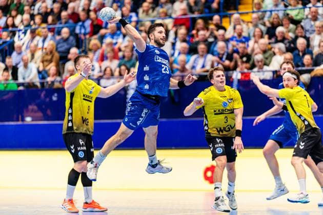 v l Gianfranco Pribetic TVB Stuttgart, 09 , Tim Suton TBV Lemgo Lippe, 23 , Max Haefner TVB Stuttgart, 03 GER, TBV Lemgo Lippe vs TVB Stuttgart, Handball, 1 Bundesliga, Matchday 8, Season 2025 2026, 12 10 2025 GER, TBV Lemgo Lippe vs TVB Stuttgart, Handball, 1 Bundesliga, Matchday 8, Season 2025 2026, 12 10 2025 Lemgo Copyright: xEibner-Pressefoto JanxRollingerx EP_JSK