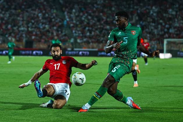 Egypt v Guinea-Bissau - FIFA World Cup, WM, Weltmeisterschaft, Fussball 2026 Qualifier Mohand Lasheen (in red) challenges the Guinea-Bissau player during the 2026 FIFA World Cup qualifier between Egypt and Guinea-Bissau at Cairo International Stadium in Cairo, Egypt, on October 12, 2025. Cairo Egypt  Copyright: xAhmedxMosaadx originalFilename:mosad-notitle251012_npEpF.jpg