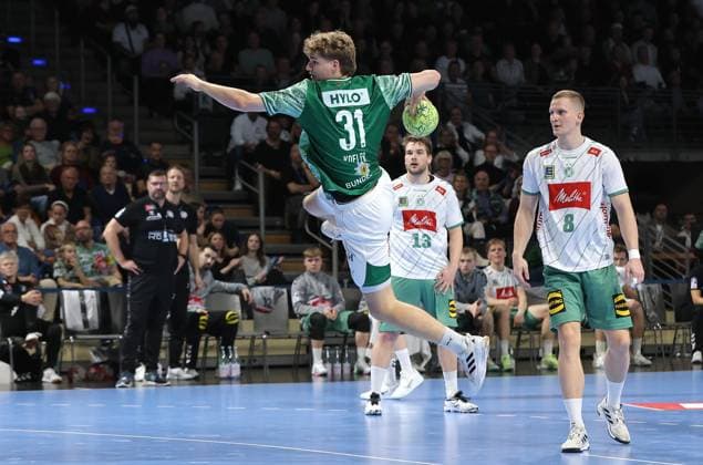 Jonas Kofler scores his first Bundesliga goal against goalkeeper Malte Semisch duel Game scene Action Sport Handball HBL Bundesliga Men 8 Matchday Season 2025 2026 12 10 2025 Füchse Berlin vs TSV GWD Minden