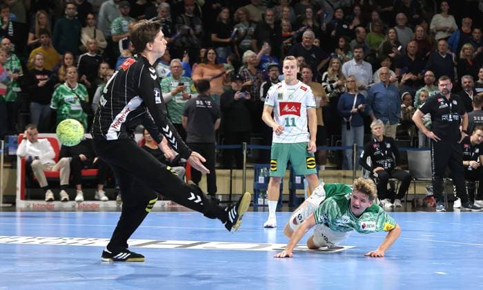 Felix Bernkop Schnürch scores a goal against goalkeeper Malte Semisch duel Game scene Action Sport Handball HBL Bundesliga Men 8 Matchday Season 2025 2026 12 10 2025 Füchse Berlin vs TSV GWD Minden