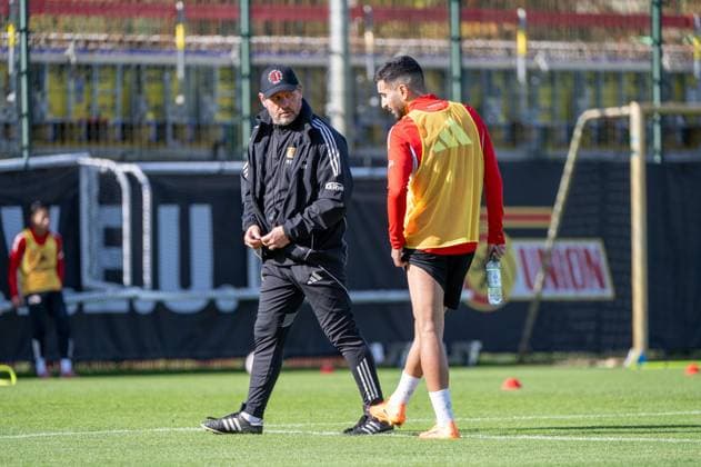 Soccer, Men, Season 2025 2026, 1 Bundesliga, 1 FC Union Berlin, Training, f l Coach Steffen Baumgart 1 FC Union Berlin , Livan Burcu 1 FC Union Berlin , 13 10 2025, Copyright: xMatthiasxKochx