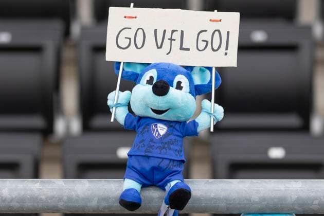 2. Frauen Bundesliga: Eintracht Frankfurt II - VfL Bochum, 12.10.2025 Kleiner Bobby Bolzer Plüschtier, Maus, Maskottchen, Plüsch, Go VFL Go, Eintracht Frankfurt II - VfL Bochum, Frankfurt, Stadion am Brentanobad, 12.10.2025 Copyright: xBEAUTIFULxSPORTS Gawlikx