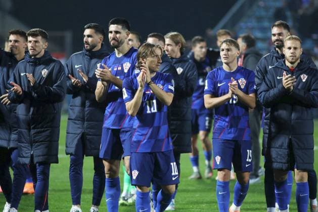 Croatia, Varazdin, 121025. Varazdin City Stadium. FIFA World Cup, WM, Weltmeisterschaft, Fussball Qualifying Match, Croatia - Gibraltar. In the photo: Lovro Majer, Kyle Clinton. Photo: Zeljko Hajdinjak CROPIX Varazdin Croatia Copyright: xxZeljkoxHajdinjakx zh_hrvatska_gibraltar70-121025