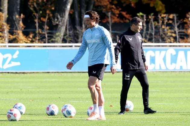 DEU, DFL, 2 FBL Hertha BSC, Training, 13 10 2025, Sportforum, Berlin, DEU, DFL, 2 FBL Hertha BSC, Training, im Bild Cheftrainer Stefan Leitl Hertha BSC Berlin , Fabian Reese Hertha BSC Berlin 11 DFL regulations prohibit any use of Photographs as image sequences and or quasi video nordphotoxGmbHx xEngler nph00076