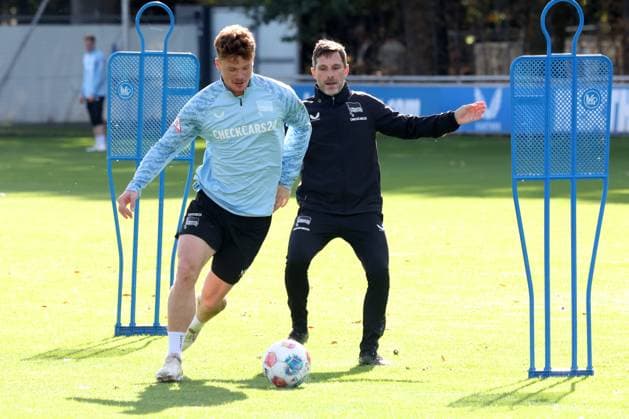 DEU, DFL, 2 FBL Hertha BSC, Training, 13 10 2025, Sportforum, Berlin, DEU, DFL, 2 FBL Hertha BSC, Training, im Bild Cheftrainer Stefan Leitl Hertha BSC Berlin , Sebastian Groenning Hertha BSC Berlin 17 DFL regulations prohibit any use of Photographs as image sequences and or quasi video nordphotoxGmbHx xEngler nph00076
