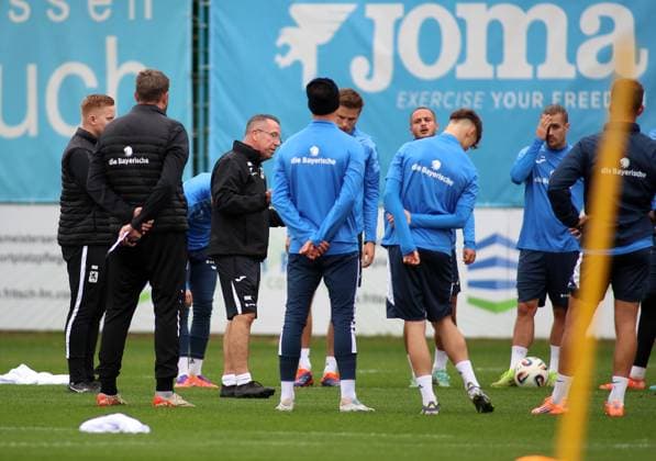 Football, Men, 3 Liga, Season 2025 2026, TSV 1860 Munich, Training Markus Kauczinski, Coach TSV 1860 Munich speaks to the team