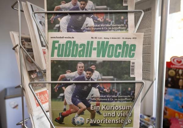 Soccer, Season 2025 2026, Media, The trade magazine Fußball Woche from Berlin was published for the last time on October 13, 2025 after 102 years, it was discontinued with issue 42 2025, 13 10 2025, Copyright: xMatthiasxKochx