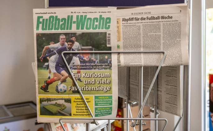 Soccer, Season 2025 2026, Media, The trade magazine Fußball Woche from Berlin was published for the last time on October 13, 2025 after 102 years, it was discontinued with issue 42 2025, 13 10 2025, Copyright: xMatthiasxKochx