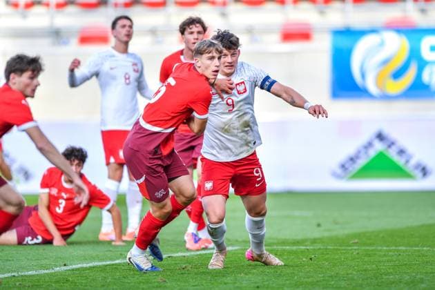 OPOLE 13.10.2025 MECZ ELITE LEAGUE REPREZENTACJI DO LAT 20: POLSKA - SZWAJCARIA --- U-20 ELITE LEAGUE FOOTBALL MATCH: POLAND - SWITZERLAND Polska - Szwajcaria NZ THIBAULT CITHERLET KACPER SMIGLEWSKI FOT. MIROSLAW SZOZDA 400MM.PL NEWSPIX.PL --- newspix.pl 