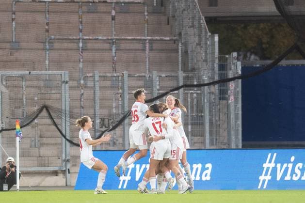 Google Pixel Womens Bundesliga 2025 26, 6 Matchday on 13 10 2025 FC Carl Zeiss Jena vs 1 FC Nürnberg Nuremberg The Nuremberg players celebrate the 1 0 lead goal An own goal by Jena after a corner ad hoc Arena at Ernst Abbe Sport