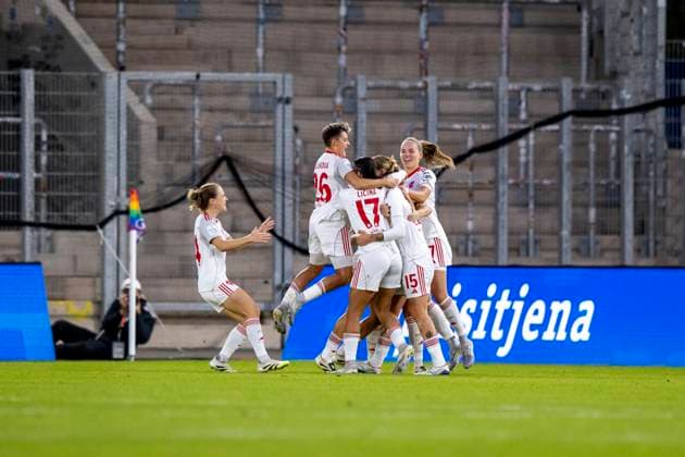 Google Pixel Womens Bundesliga FC Carl Zeiss Jena vs 1 FC Nürnberg Jena 13 10 2025 Cheers, 0 1 1 FC Nürnberg Google Pixel Womens Bundesliga FC Carl Zeiss Jena vs 1 FC Nürnberg ad hoc arena at Ernst Abbe Sportfeld 13 10 2025 Copyright: xBEAUTIFULxSPORTS Duehringx