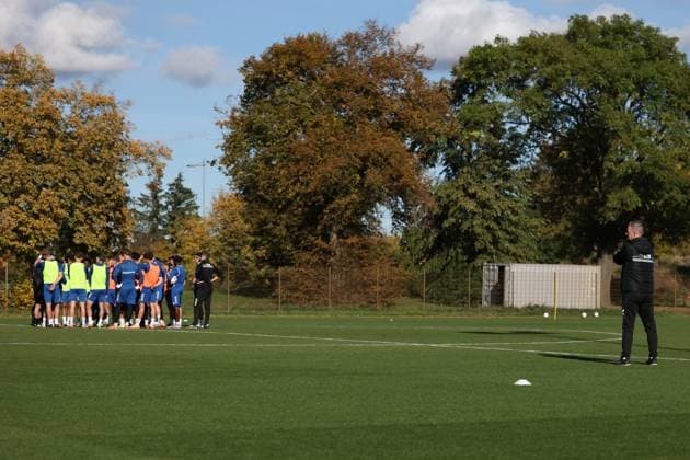 Coach Petrik Sander 1 FC Magdeburg looks from the right at the players circle 2 Soccer Bundesliga Season 2025 2026 Training 1 FC Magdeburg at the Avnet Arena in Magdeburg Soccer,Man,Men,Germany,13 10 2025
